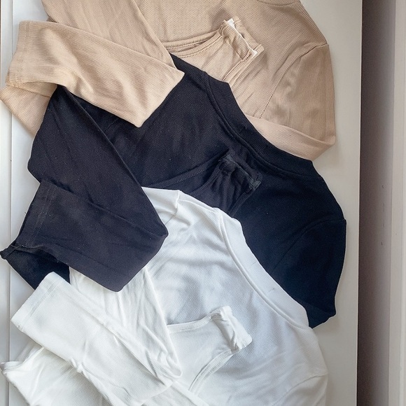 Bundle of three long sleeve bodysuits size medium beige black and white - Picture 3 of 12